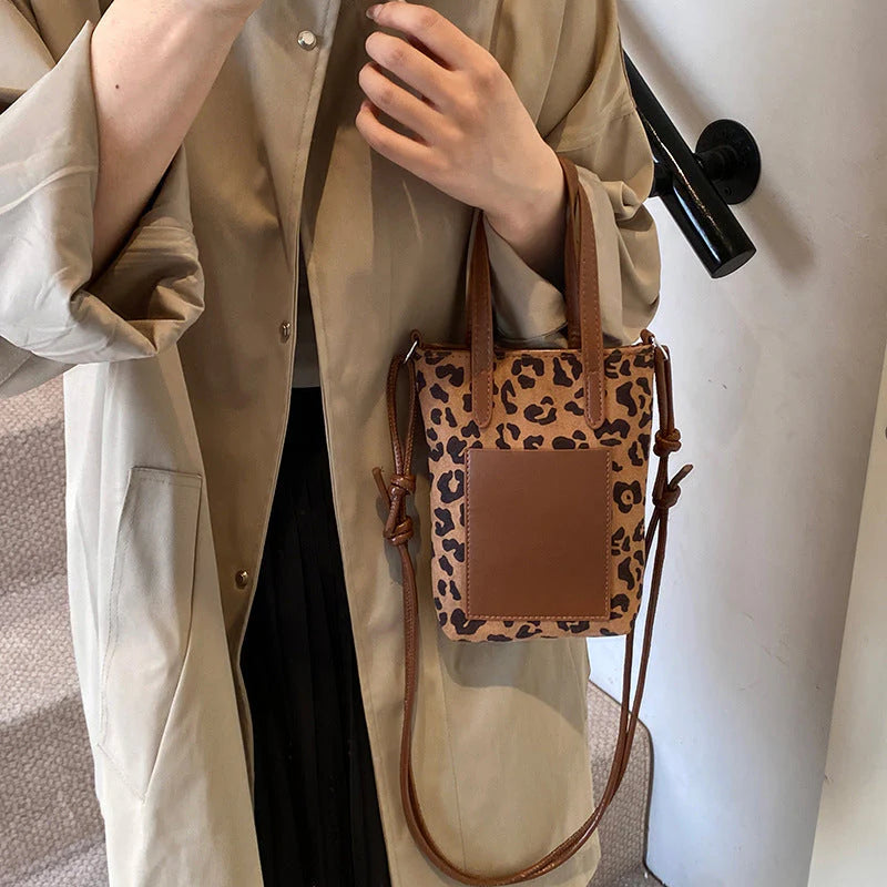 Women'S Crossbody Bag Autumn and Winter Retro Leopard Print Shoulder Bag Anime New Versatile Suede Phone Bag