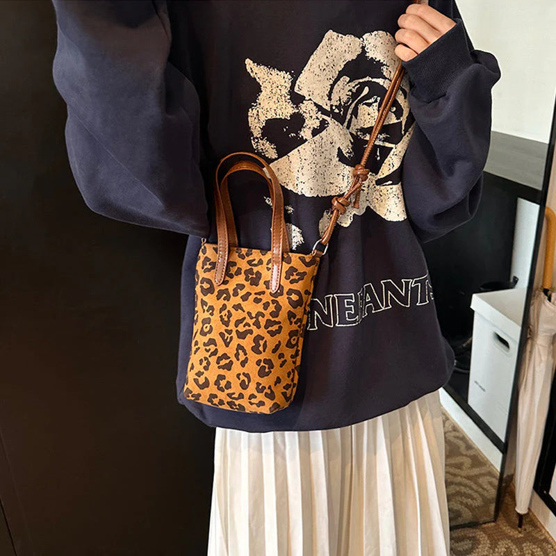 Women'S Crossbody Bag Autumn and Winter Retro Leopard Print Shoulder Bag Anime New Versatile Suede Phone Bag